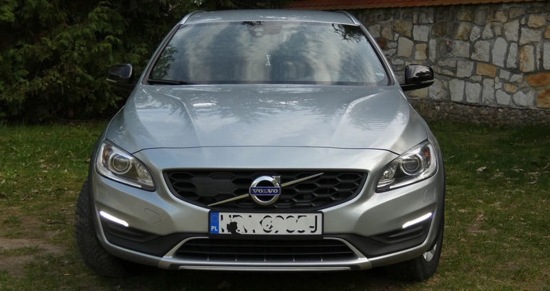 Volvo V60 Cross Country cena 58400 przebieg: 228000, rok produkcji 2017 z Giżycko małe 121